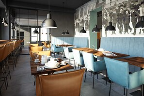Dining - Doppelzimmer Deluxe - Unsöld's Factory Hotel (München)