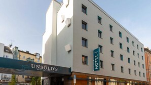 Uklassifisert bilde, 3 av 6, knapp