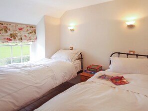 Cottage | 3 bedrooms, individually decorated, individually furnished, free WiFi - Ty Capel Bryntwrog (Holyhead)
