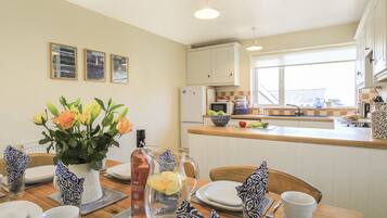 ตู้เย็น, เครื่องล้างจาน, เครื่องครัว/จาน/ช้อนส้อม