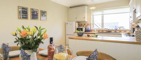 電冰箱、洗碗機、鍋具/餐盤/廚房用品