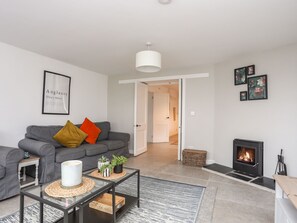 Cottage | Living area - Gorwel (Moelfre)