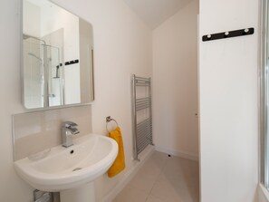 Cottage | Bathroom | Shower