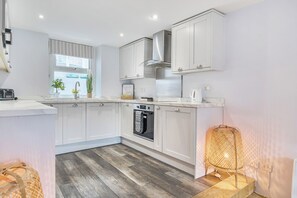 Cottage | Cuisine privée | Réfrigérateur, lave-vaisselle, bouilloire électrique, grille-pain