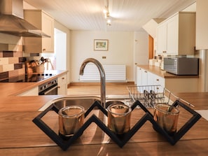 Casa de campo | Cocina privada | Frigorífico, lavavajillas, hervidor eléctrico y tostadora