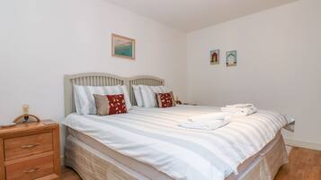 Cottage | 2 bedrooms, individually decorated, individually furnished, free WiFi