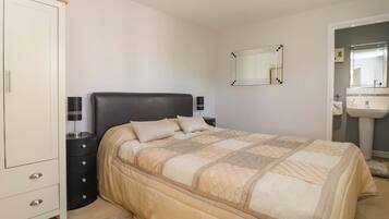 1 quarto, individualmente decorados, individualmente mobiliados