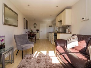 Living area - Cartwheel Cottage (York)