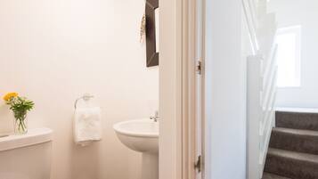 Cottage | Bathroom | Shower