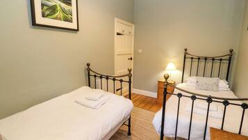 Cottage | 2 bedrooms, individually decorated, individually furnished, free WiFi