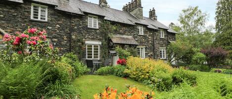 المنطقة المحيطة بالمنشأة