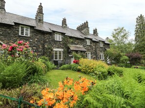 Property grounds - Ednas Cottage (Ambleside)