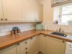 Cottage | Dapur peribadi | Peti sejuk, cerek elektrik, pembakar roti 