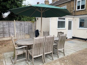 Cottage | Outdoor dining - Lincoln House (Lincoln)
