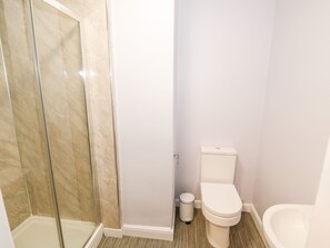 Cottage | Bathroom | Shower - Lincoln House (Lincoln)