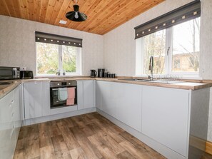 Ferienhaus | Eigene Küche | Kühlschrank, Geschirrspüler, Wasserkocher, Kochgeschirr/Geschirr/Besteck