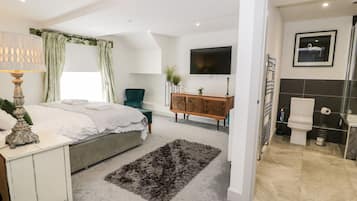 5 bedrooms, individually decorated, individually furnished, free WiFi