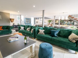 Living area - Capel Mawr, Basement 19 (Caernarfon)
