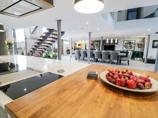 Dining - Capel Mawr, Basement 19 (Caernarfon)