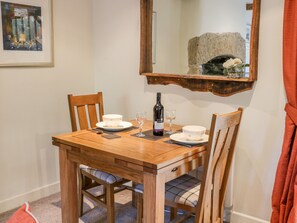 Cottage | Private kitchen | Fridge, dishwasher, cookware/dishes/utensils - Foxglove (Keighley)