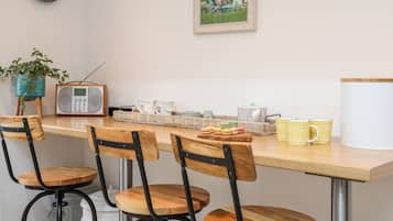 Cottage | Private kitchen | Fridge, microwave, electric kettle, toaster