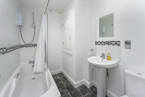 Cottage | Bathroom | Shower