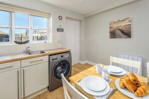 Cottage | Dining