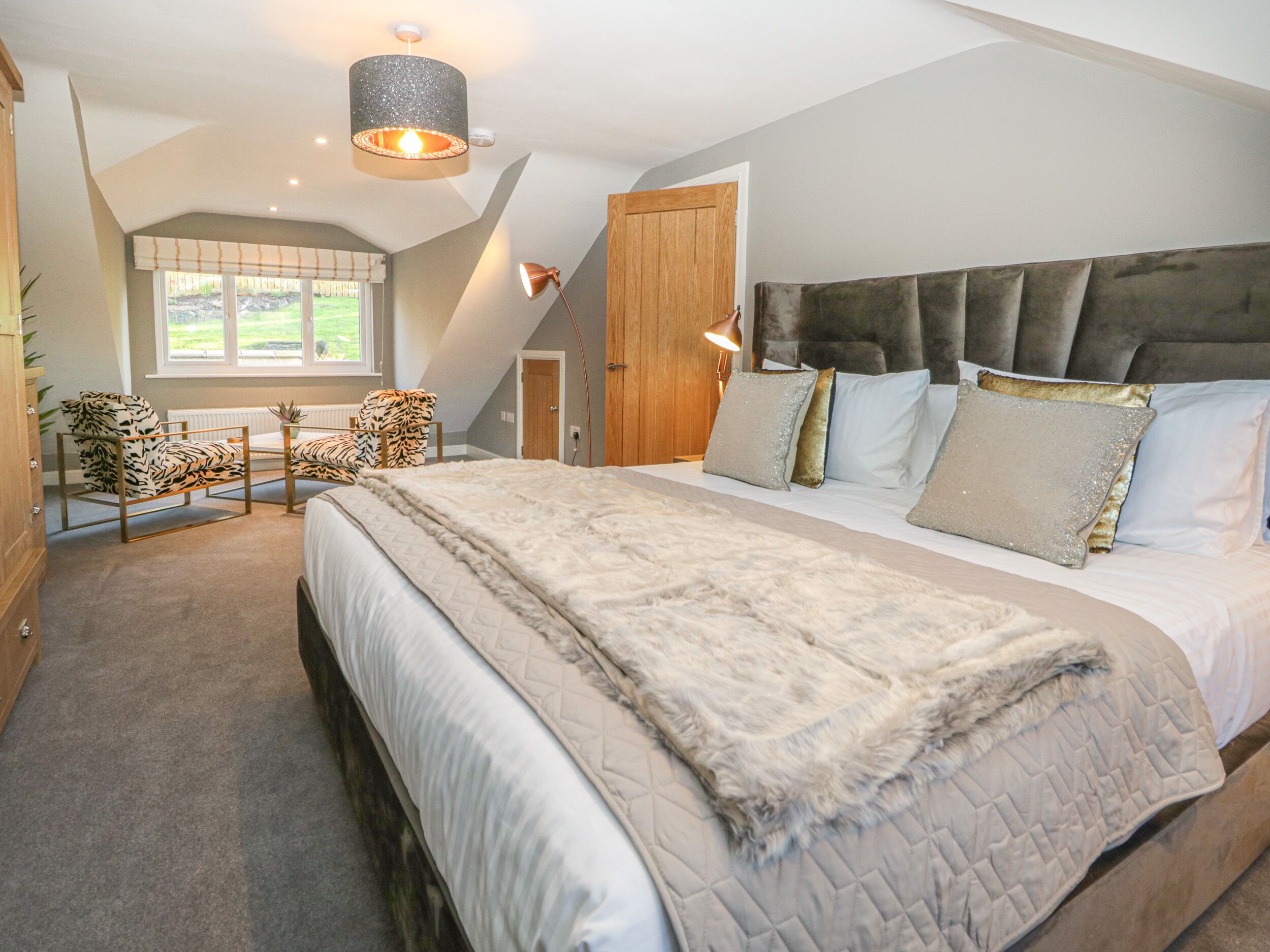 Cottage | 4 bedrooms, individually decorated, individually furnished, free WiFi