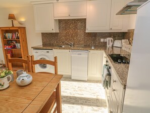 Casa de campo | Cocina privada | Lavavajillas y utensilios de cocina 