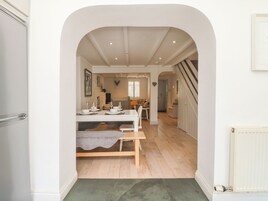 Cottage | Dining