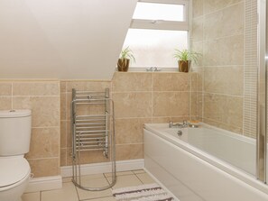 Cottage | Bathroom | Shower - Cosy Coast Cottage (Bridlington)