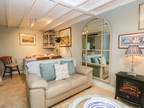 Cottage | Phòng khách | TV