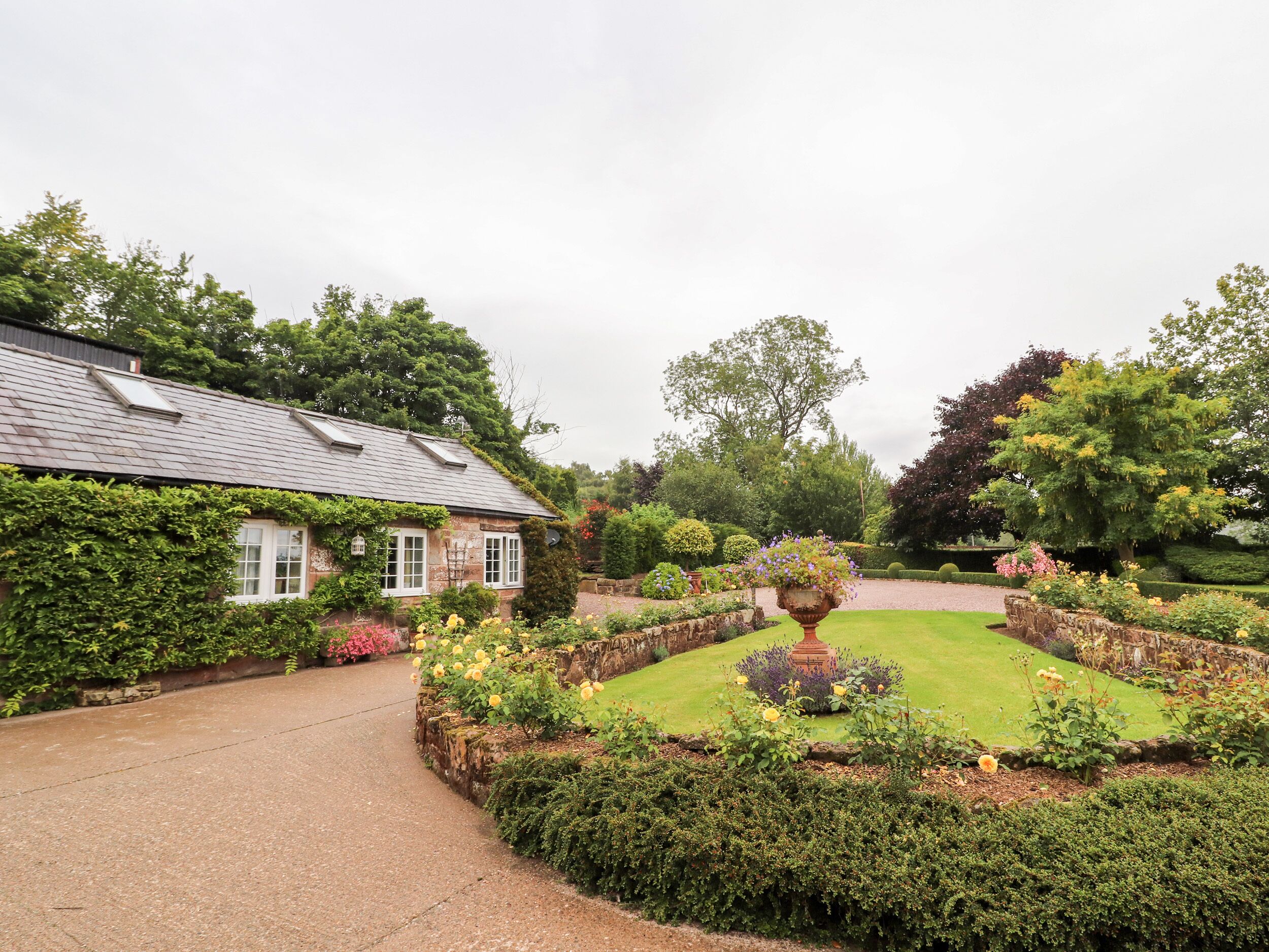 Cottage | Property grounds