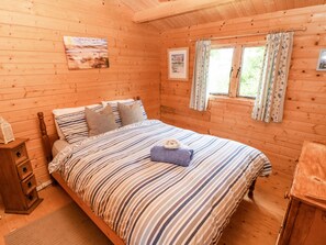 Cottage | 2 bedrooms, individually decorated, individually furnished