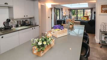 Cottage | Bếp riêng | Tủ lạnh, máy rửa bát, ấm điện, lò nướng bánh mì