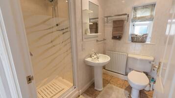 Mökki | Kylpyhuone | Suihku