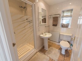 Cottage | Bathroom | Shower