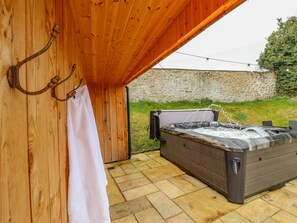 Cottage | Property grounds