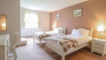 Cottage | 11 bedrooms, WiFi (free), individually decorated, individually furnished