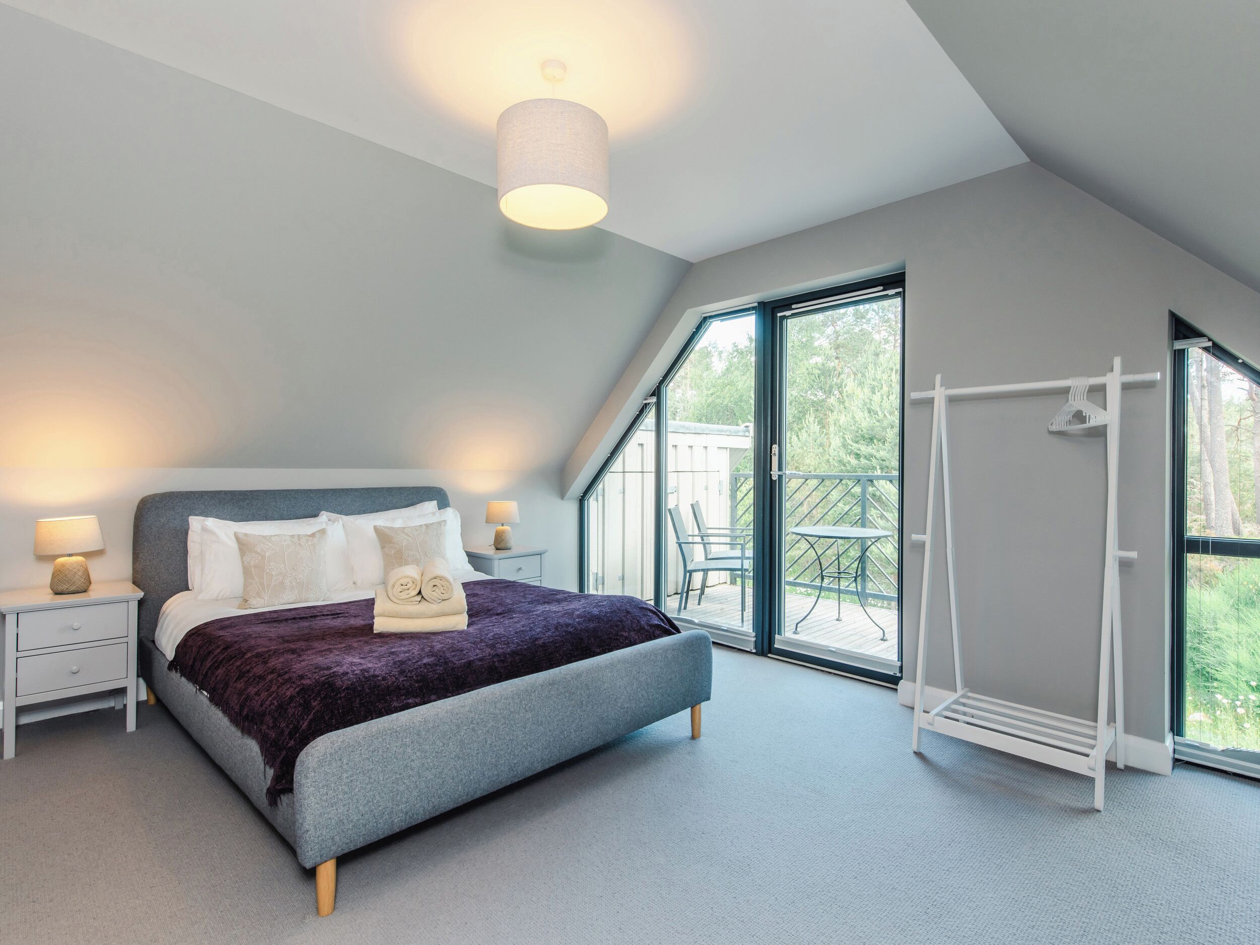 3 habitaciones, decoración personalizada y muebles diferentes 