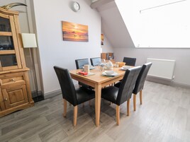 Cottage | Private kitchen | Fridge, dishwasher, electric kettle, toaster