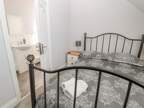 2 bedrooms, individually decorated, individually furnished, free WiFi