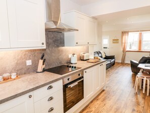 Cottage | Private kitchen | Fridge, dishwasher, electric kettle, toaster - Glebe Cottage (Dumfries)