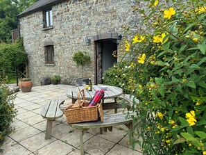 Cottage | Outdoor dining