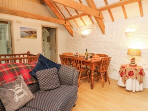Cottage | Dining