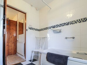 Cottage | Bathroom | Shower, hair dryer - Otter Cottage (Newport)