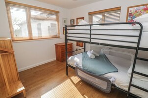 Cottage | 3 bedrooms, individually decorated, individually furnished, free WiFi