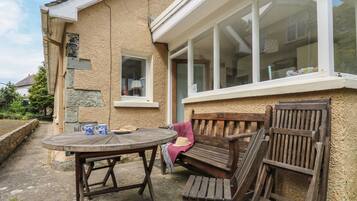 Cottage | Outdoor dining