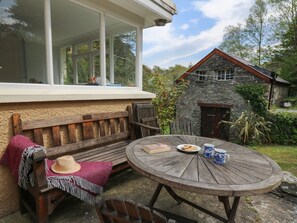 Cottage | Outdoor dining