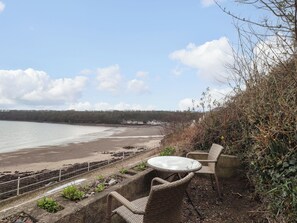 Cottage | Outdoor dining - Blackrock Boathouse (Haverfordwest)